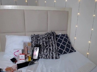 mia-y23 nude live sex video chat
