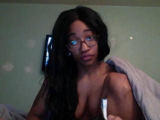Reina Royale nude live sex video chat