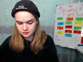 maisecrystal nude live sex video chat