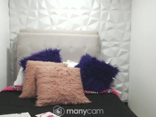 AnniiePink nude live sex video chat