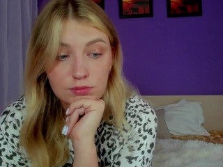 JuliaQuenn nude live sex video chat