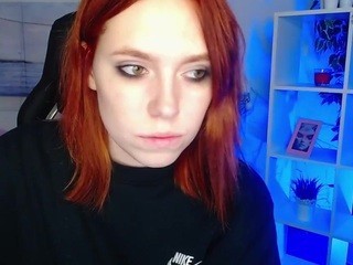 emmi-pose nude live sex video chat