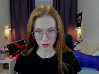 Lucy-Mollis nude live sex video chat