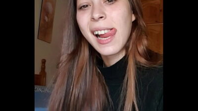 Colegiada 18 años dedo