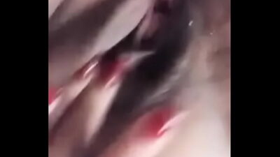 Minha mulher se masturbando até jorrar, fazendo SQUIRT