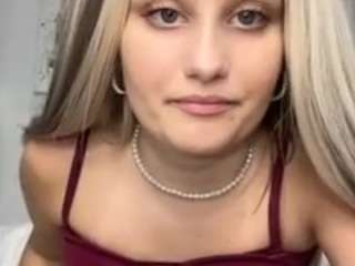 petitekylie nude live sex video chat