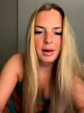 SexyWillowUk naked strip webcam for live sex video chat