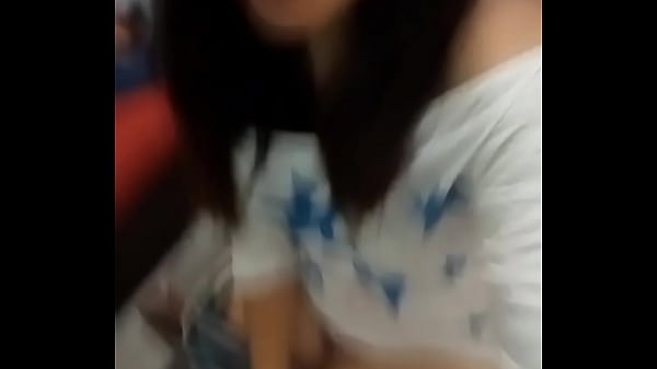 Estudiante Arrechita cumpliendo un video de un suscriptor.   en esta época  llena de leche