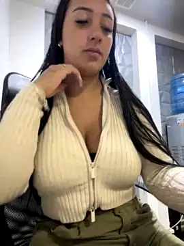 Hannahoff naked strip webcam for live sex video chat