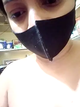 Queen-34 naked strip webcam for live sex video chat