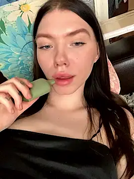 Lisaaa_Alisa naked strip webcam for live sex video chat
