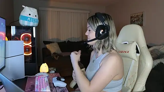 Briinbear naked strip webcam for live sex video chat