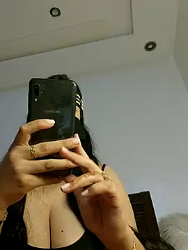 jyjyelamira naked strip webcam for live sex video chat