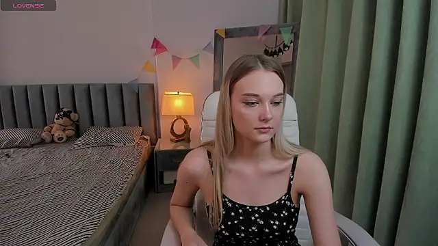 Lisa_Rise naked strip webcam for live sex video chat