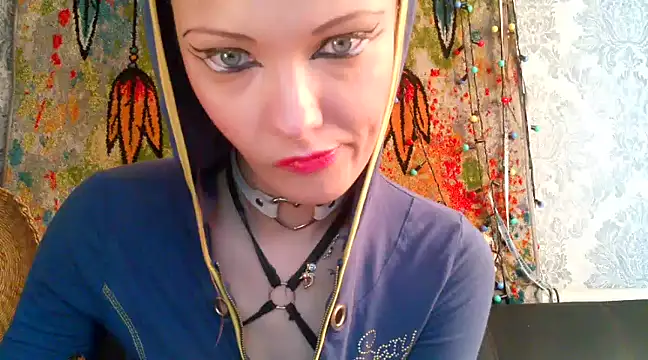 WildMissNiks naked strip webcam for live sex video chat