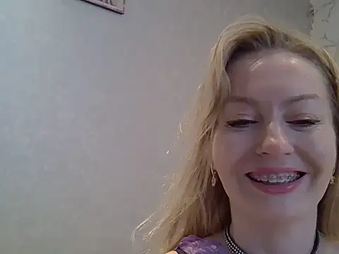 ZarinaSwift naked strip webcam for live sex video chat