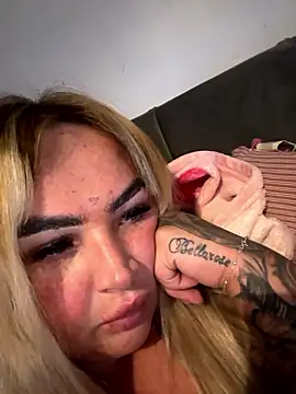 blondie95xo naked strip webcam for live sex video chat