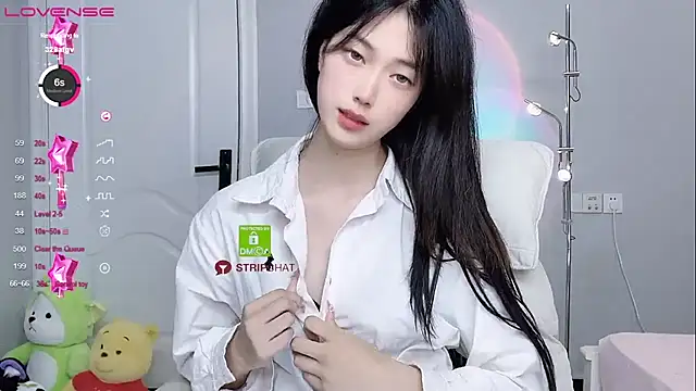 Caroline-175 naked strip webcam for live sex video chat
