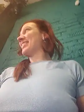 Exhibitionsplit naked strip webcam for live sex video chat