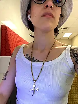 LaRouxxx naked strip webcam for live sex video chat