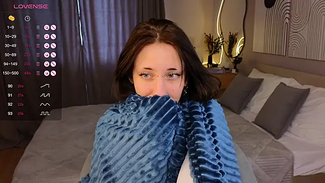 MaisieWilliams naked strip webcam for live sex video chat