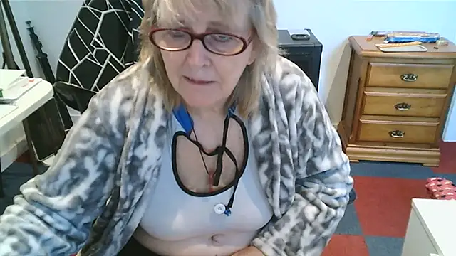 SwissMature naked strip webcam for live sex video chat