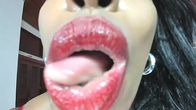 TAYLORR778 naked strip webcam for live sex video chat