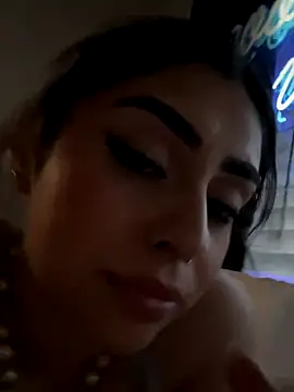ThickerThanYoBitch naked strip webcam for live sex video chat