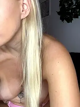thats_lou naked strip webcam for live sex video chat