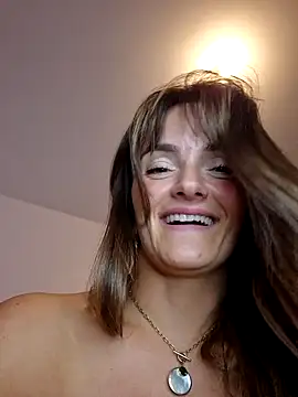 Petitefee_lola naked strip webcam for live sex video chat