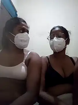 SexyMaxies naked strip webcam for live sex video chat