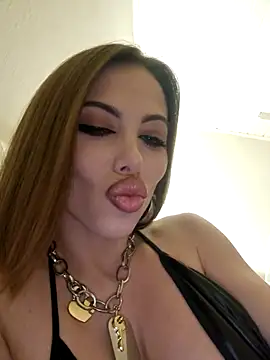 TamaraSavage naked strip webcam for live sex video chat
