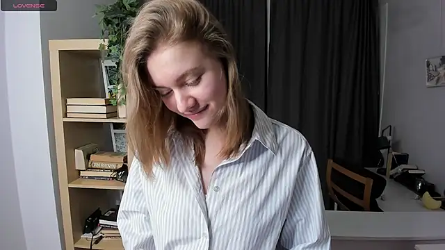 WhiteIotuss naked strip webcam for live sex video chat