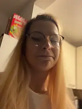 CuteAlyssa naked strip webcam for live sex video chat