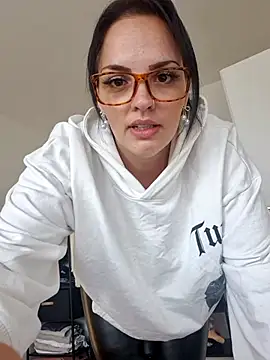 JUJUICY- naked strip webcam for live sex video chat