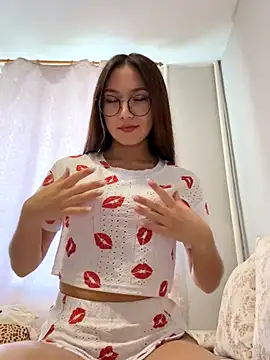 BlossomDreamer naked strip webcam for live sex video chat
