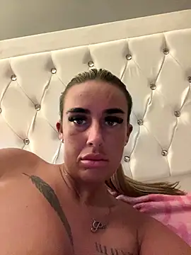 EllieMaeBaby naked strip webcam for live sex video chat