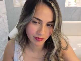 SWEET BLONDE nude hot live sex chat