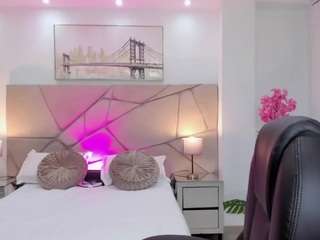 Alessia-Yorks nude hot live sex chat
