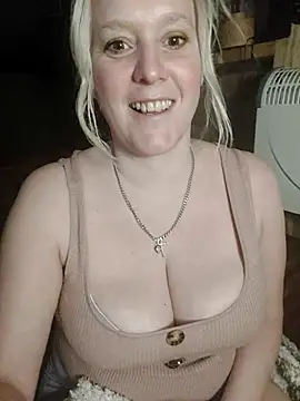 Bouncy-Bella28X naked strip webcam for live sex video chat