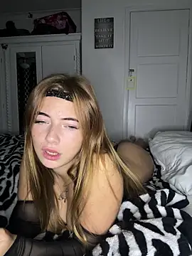 MissAroraaaxo naked strip webcam for live sex video chat