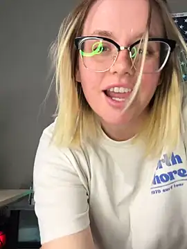 MAXXXTV naked strip webcam for live sex video chat