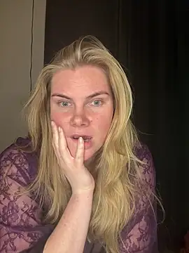 SexyBlondJoanna naked strip webcam for live sex video chat