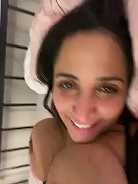 ohhiyou naked strip webcam for live sex video chat