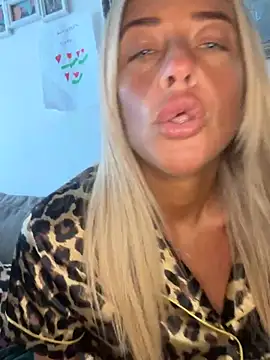 ScarlettGold_ naked strip webcam for live sex video chat
