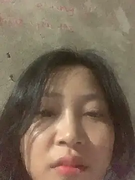 hinami-lo naked strip webcam for live sex video chat