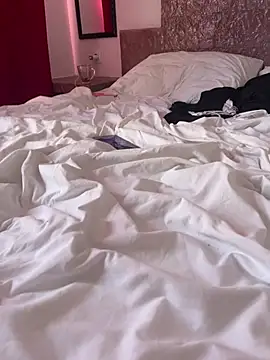 Melissathequeen34000 naked strip webcam for live sex video chat