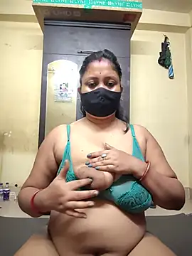 Curvy_Trisha naked strip webcam for live sex video chat