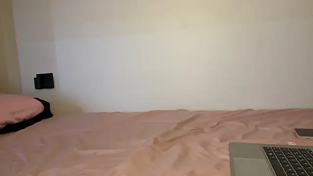 QueeNoemi naked strip webcam for live sex video chat